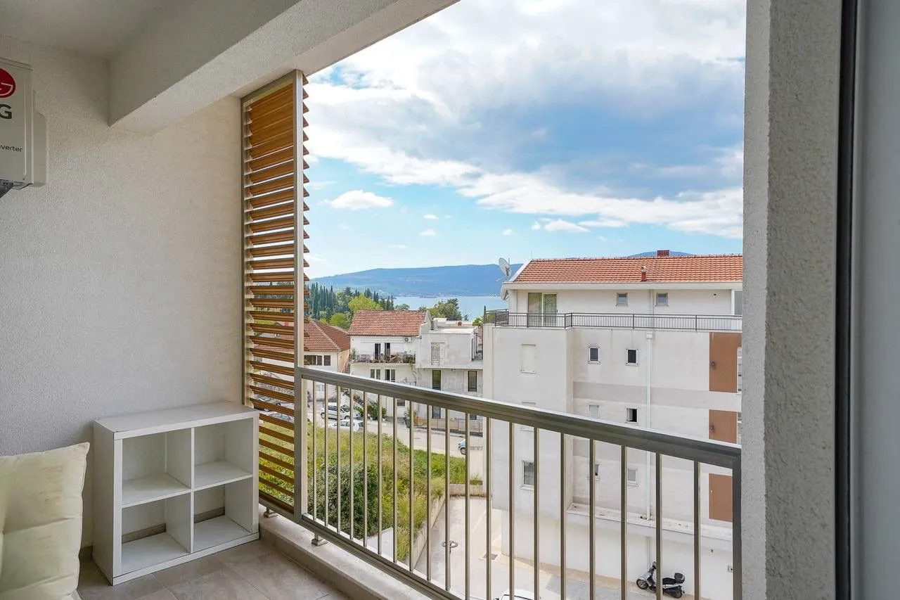 Prodaja, dvosoban stan, 122m², Centar, Tivat