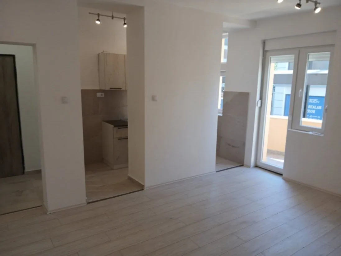 Izdavanje, dvosoban stan, 57m², Centar, Podgorica