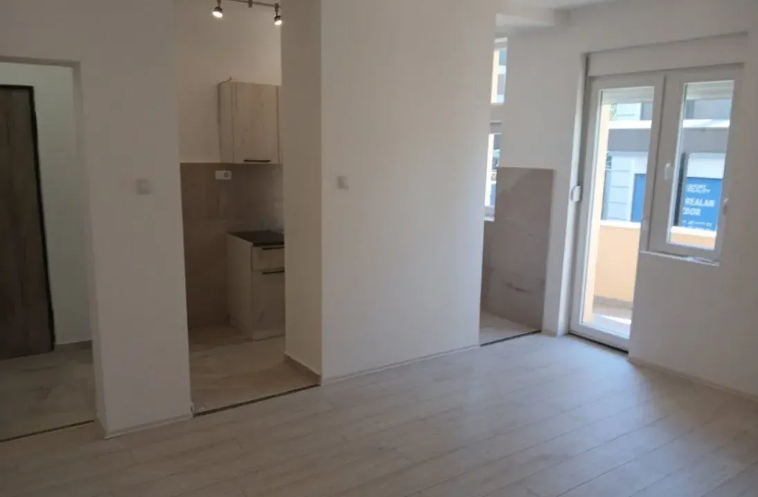 Izdavanje, dvosoban stan, 57m², Centar, Podgorica