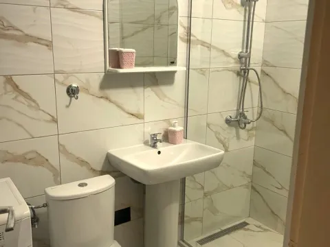 Izdavanje, dvosoban stan, 62m², Centar, Bar - image 6