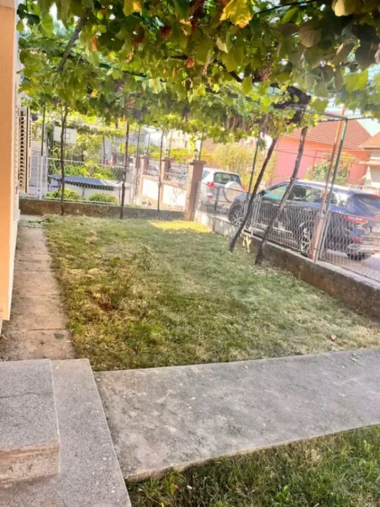 Izdavanje, kuća, 170m², Stari Aerodrom, Podgorica