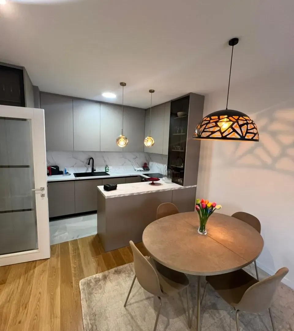 Izdavanje, dvosoban stan, 73m², Central Point, Podgorica
