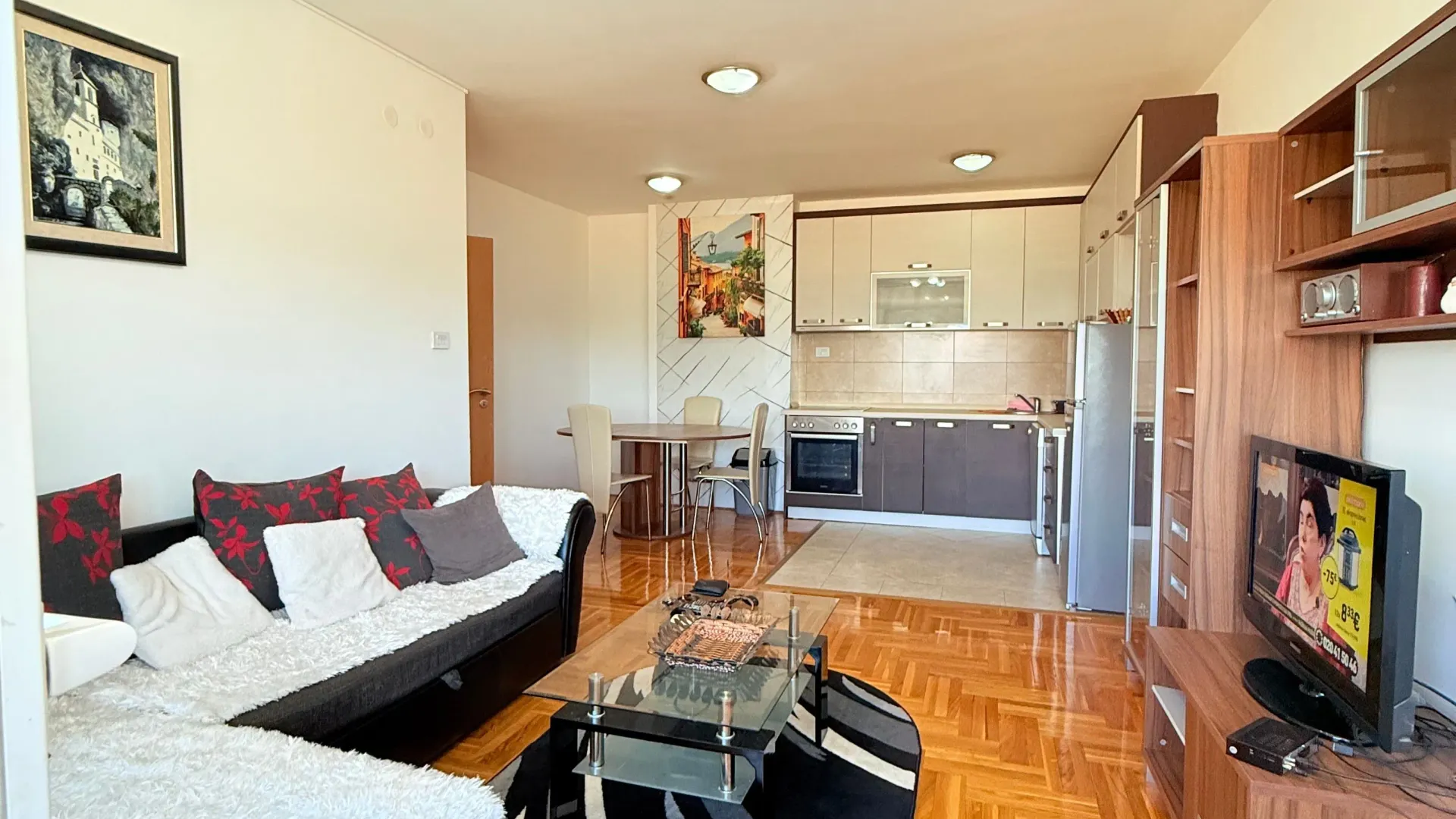 Izdavanje, dvosoban stan, 60m², City Kvart, Podgorica