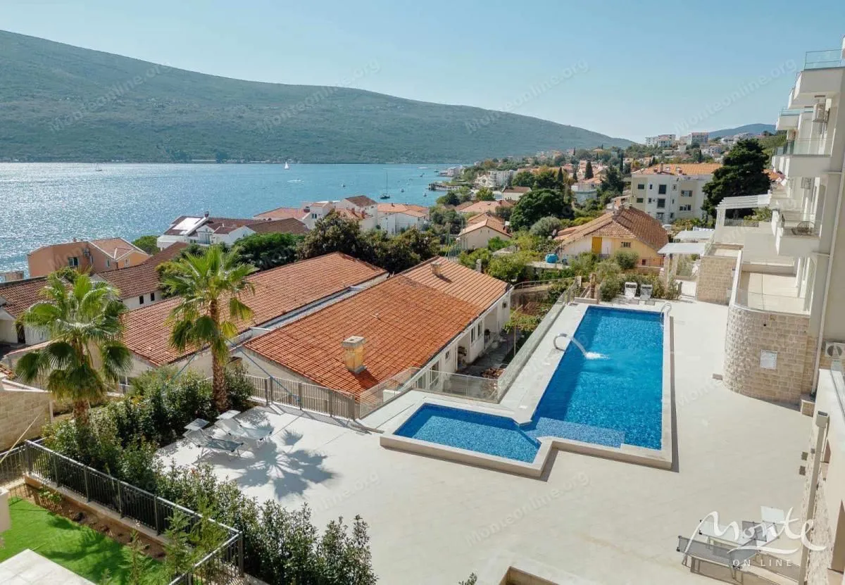Prodaja, dvosoban stan, 138m², Baošići, Herceg Novi
