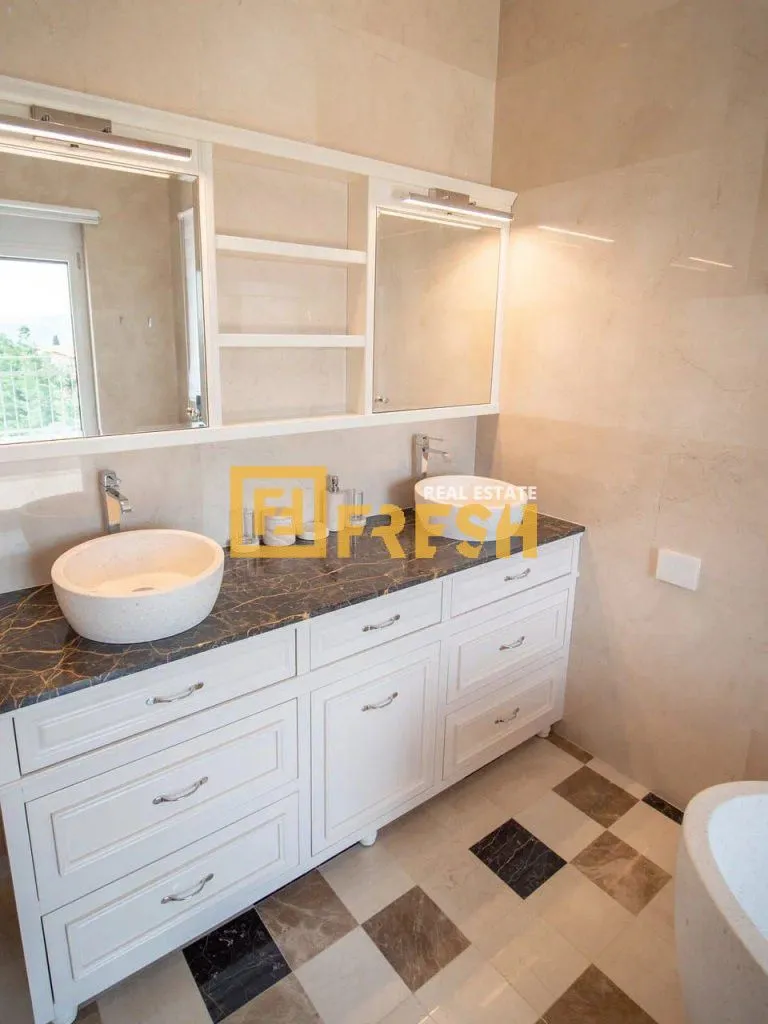 Prodaja, kuća, 750m², Tivat, Crna Gora