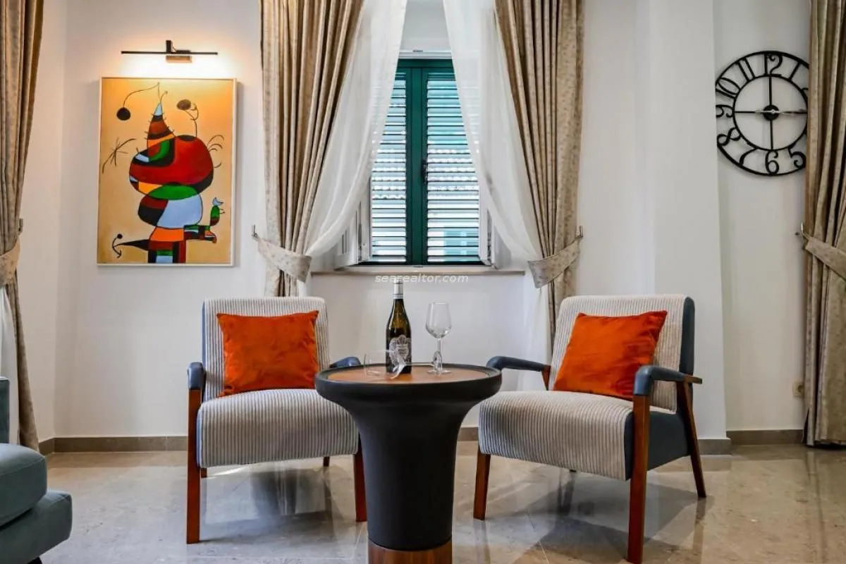 Prodaja, trosoban stan, 90m², Grad, Kotor