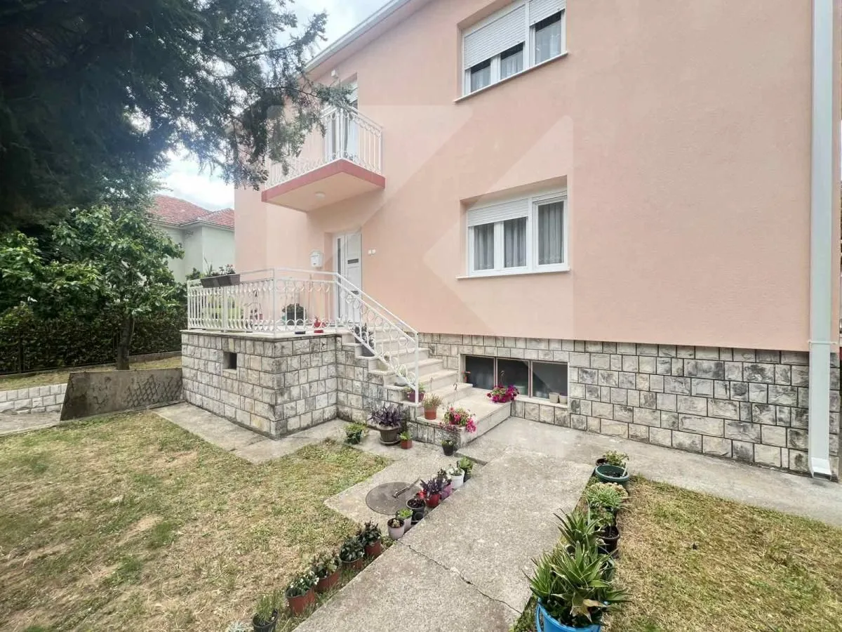 Prodaja, trosoban stan, 100m², Zagorič, Podgorica