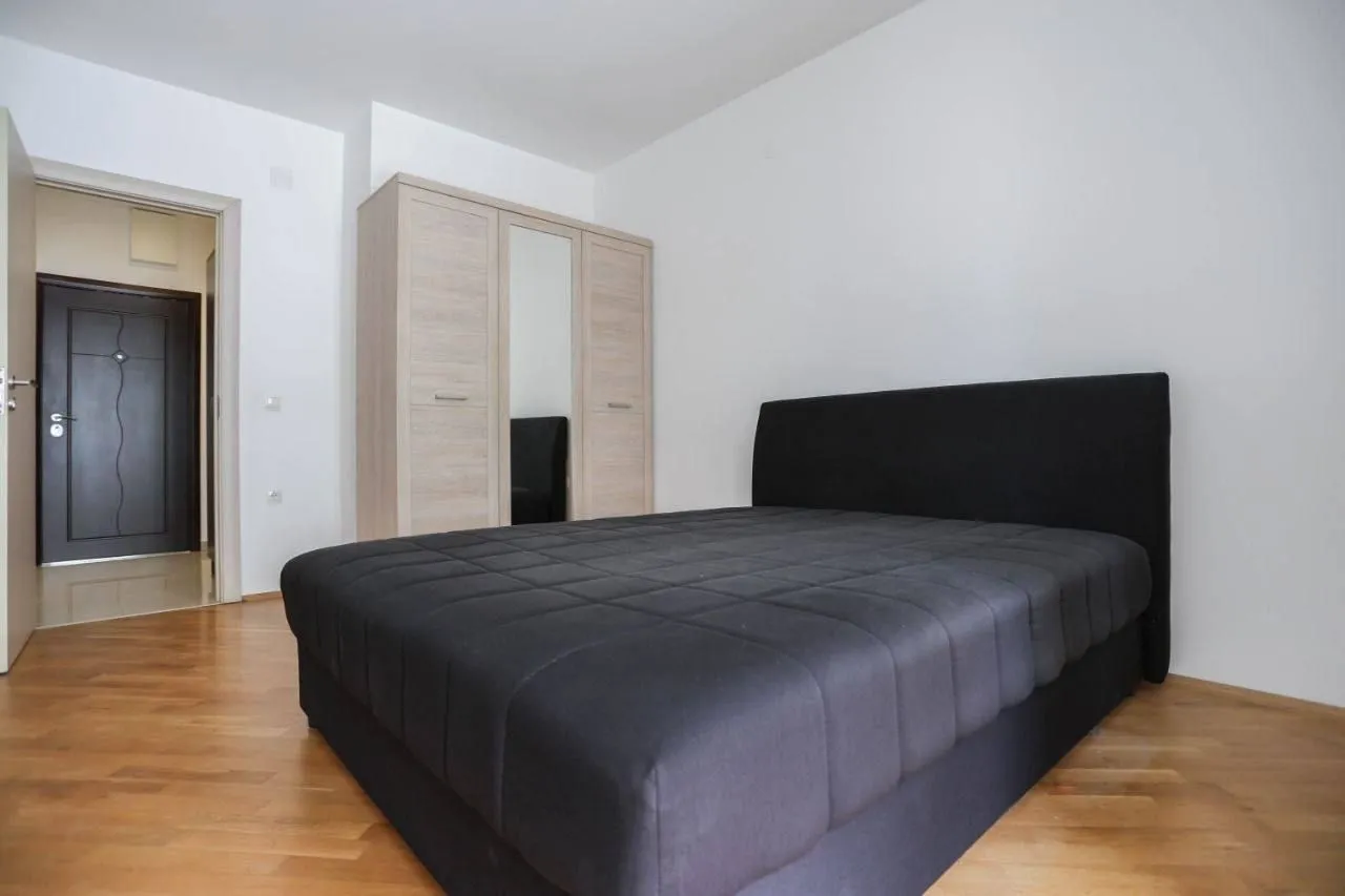 Rent, one bedroom apartment, 54m², Centar, Budva