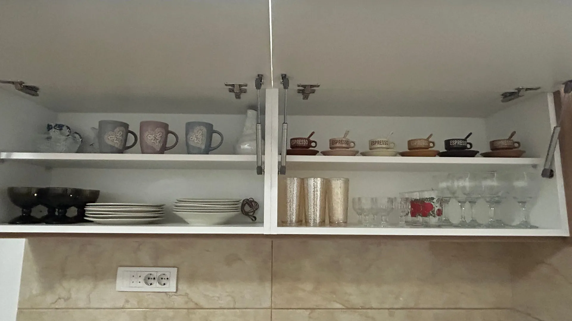 Izdavanje, dvosoban stan, 68m², Centar, Podgorica