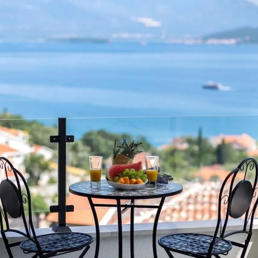 Prodaja, kuća, 490m², Đenovići, Herceg Novi