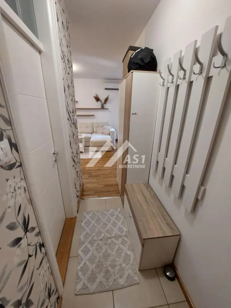 Izdavanje, jednosoban stan, 37m², Sajam, Novi Sad Sve Podlokacije