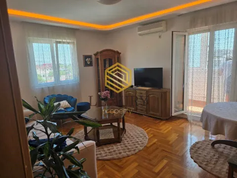Furnished living room with parquet flooring and terrace access. - image 8
