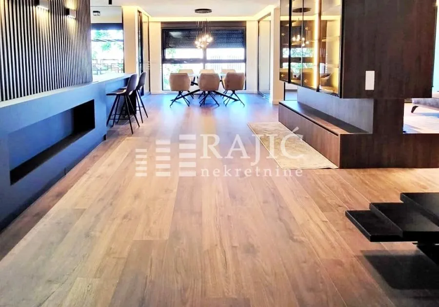 Prodaja, stan, 198m², Kalenić Pijaca, Vračar Sve Podlokacije