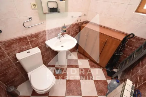 Rent, house, 300m², Ibričevina, Podgorica - image 26