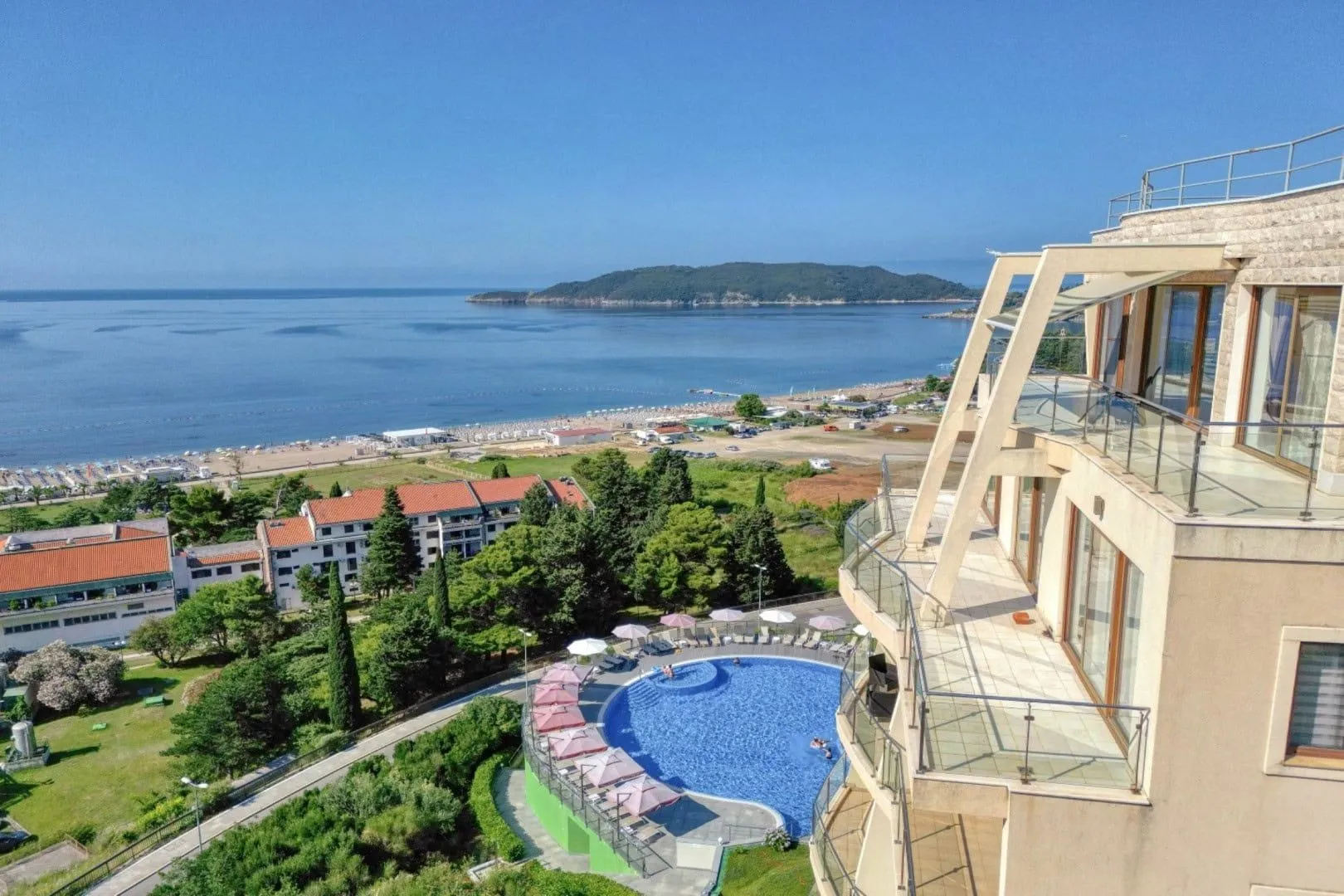 Sale, four bedroom apartment, 199m², Bečići, Budva