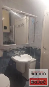 Izdavanje, trosoban stan, 71m², Centar, Novi Sad - image 17
