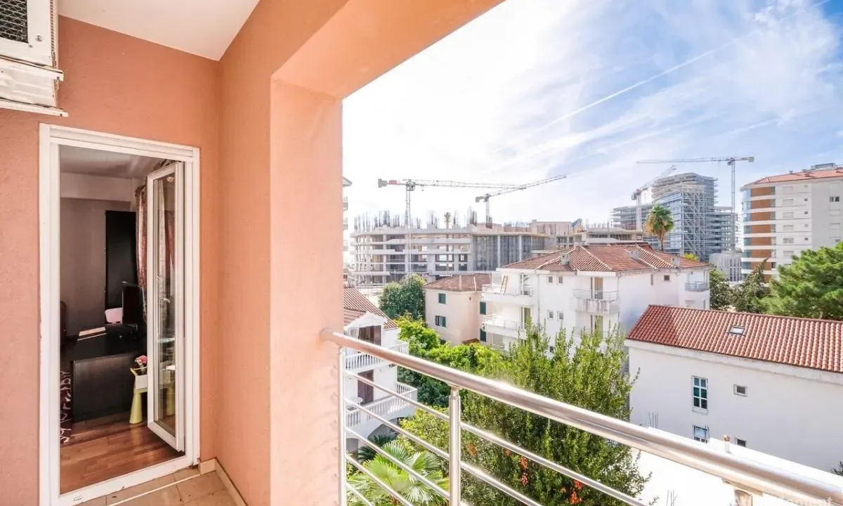 Prodaja, jednosoban stan, 64m², Centar, Budva