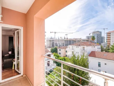 Prodaja, jednosoban stan, 64m², Centar, Budva