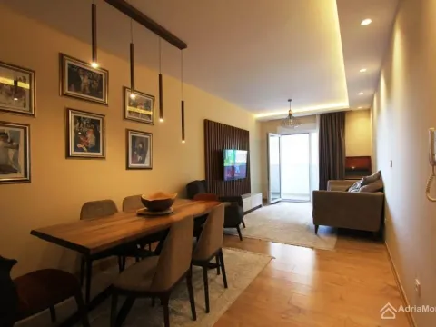 Prodaja, trosoban stan, 88m², Centar, Budva