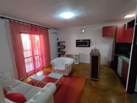 Izdavanje, jednosoban stan, 48m2, Malo Brdo, Podgorica Izdavanje, jednosoban stan, 48m2, Malo Brdo, Podgorica
