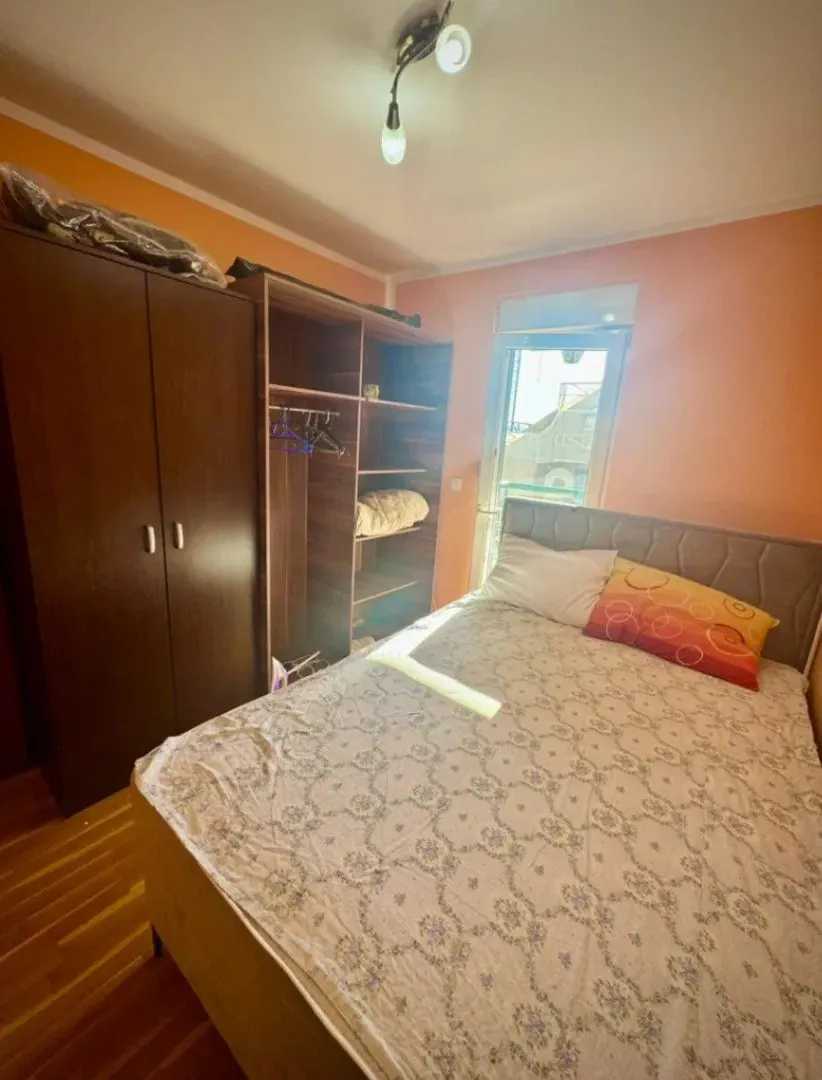 Izdavanje, jednosoban stan, 43m², Krivi Most, Podgorica