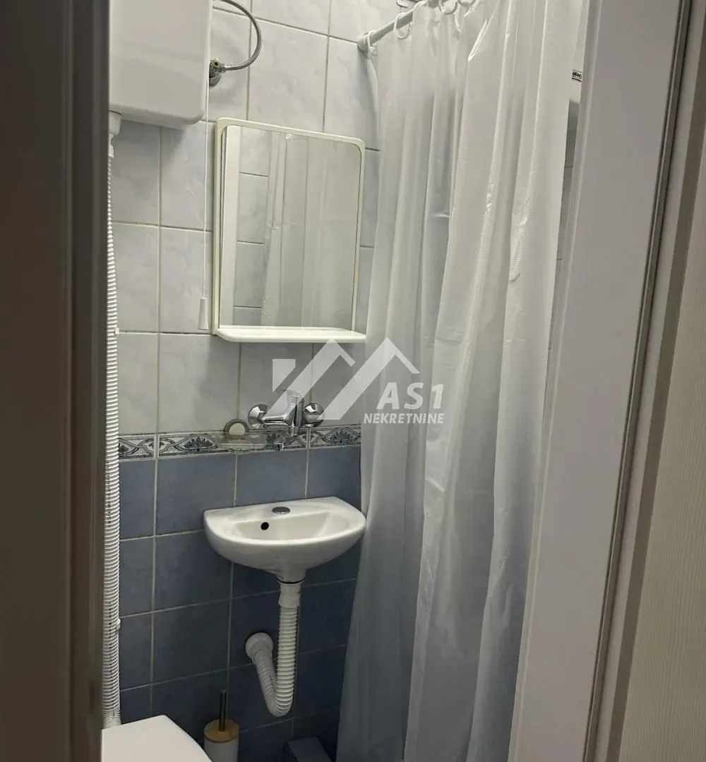 Izdavanje, trosoban stan, 52m², Grbavica, Novi Sad Sve Podlokacije
