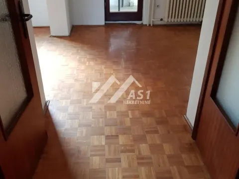 Izdavanje, trosoban stan, 96m², Železnička Stanica, Novi Sad Sve Podlokacije - image 6