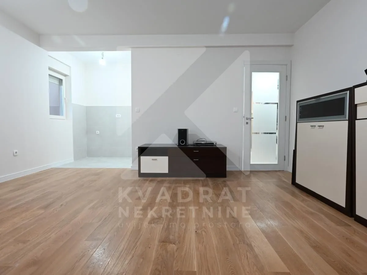 Rent, office space, 65m², Central Point, Podgorica