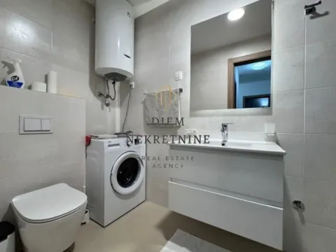 Izdavanje, dvosoban stan, 75m², Master Kvart, Podgorica - image 9