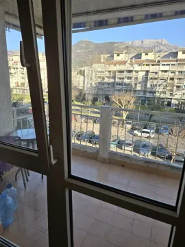 Rent, two bedroom apartment, 80m², Centar, Bar - image 1