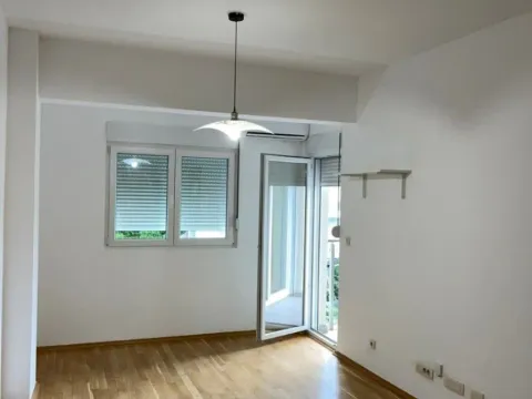 Izdavanje, jednosoban stan, 45m², Blok 9, Podgorica - image 9