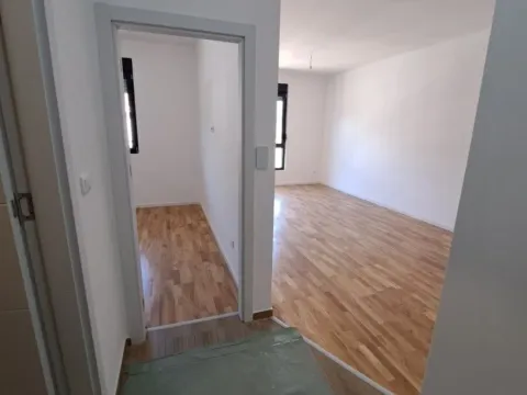 Prodaja, jednosoban stan, 45m², Tološi, Podgorica - image 3