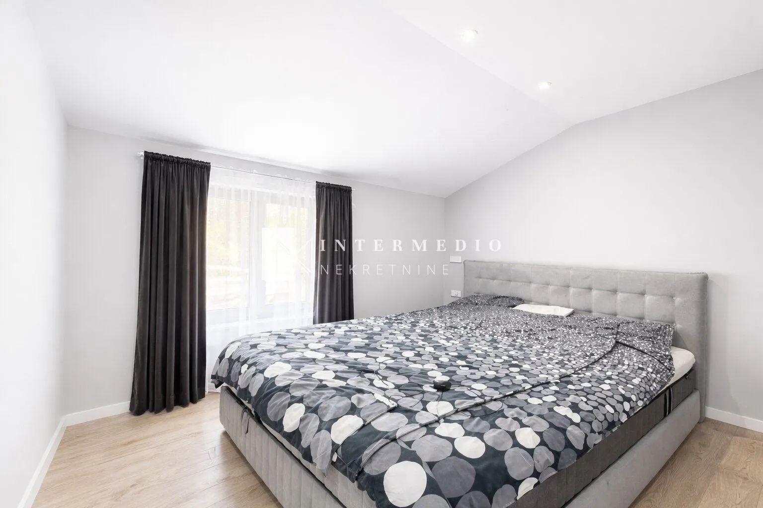 Prodaja, jednosoban stan, 45m², Baošići, Herceg Novi