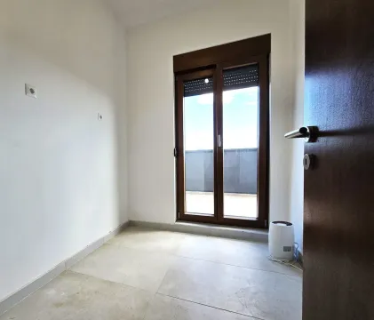 Sale, four bedroom apartment, 300m², Vezirov Most, Podgorica - image 14