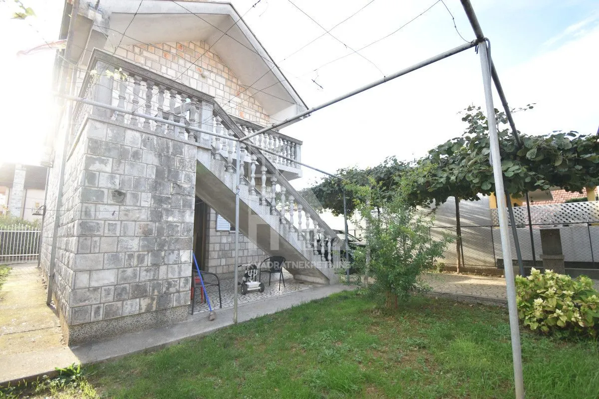 Prodaja, kuća, 230m², Masline, Podgorica