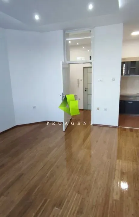 Izdavanje, dvosoban stan, 49m², Centar, Niš