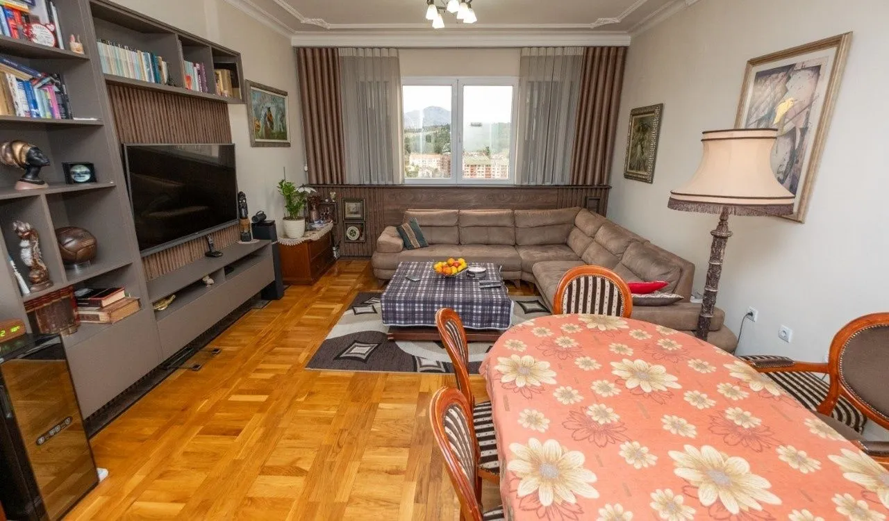 Prodaja, trosoban stan, 126m², Malo Brdo, Podgorica