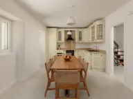 Izdavanje, četvorosoban stan, 250m², Kotor, Crna Gora - image 4