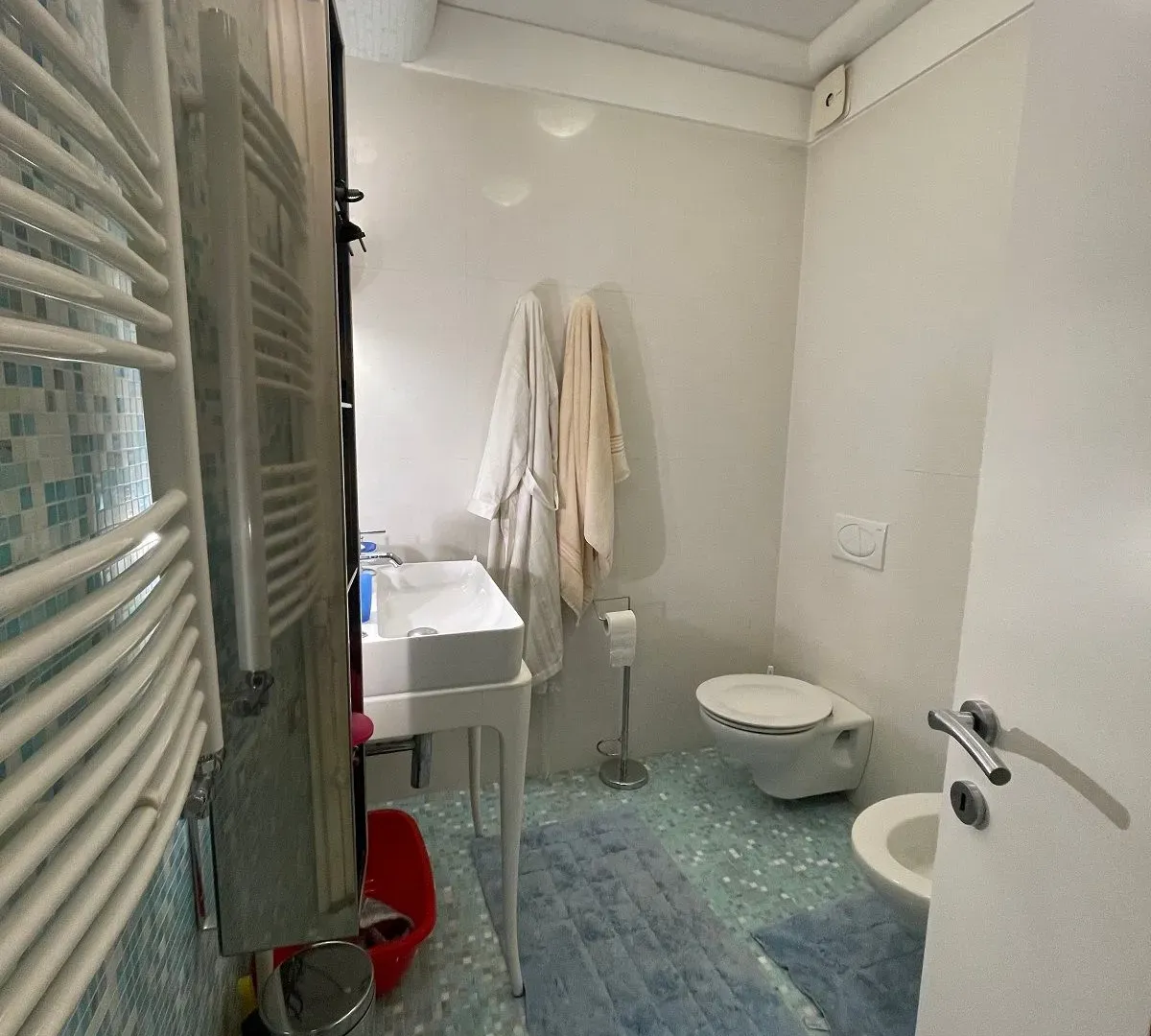 Izdavanje, četvorosoban stan, 135m², Vračar Sve Podlokacije, Beograd
