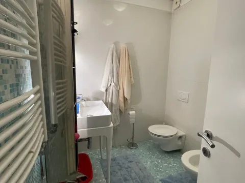 Izdavanje, četvorosoban stan, 135m², Vračar Sve Podlokacije, Beograd - image 3