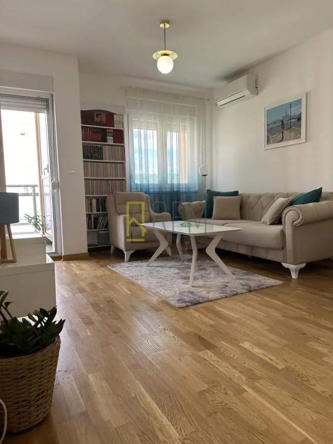 Izdavanje, jednosoban stan, 43m², City Kej, Podgorica