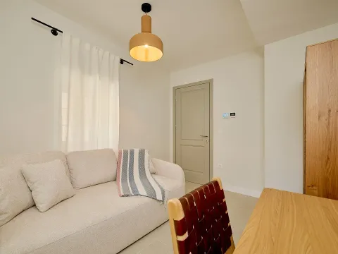 Izdavanje, kuća, 200m², Dobrota, Kotor - image 18