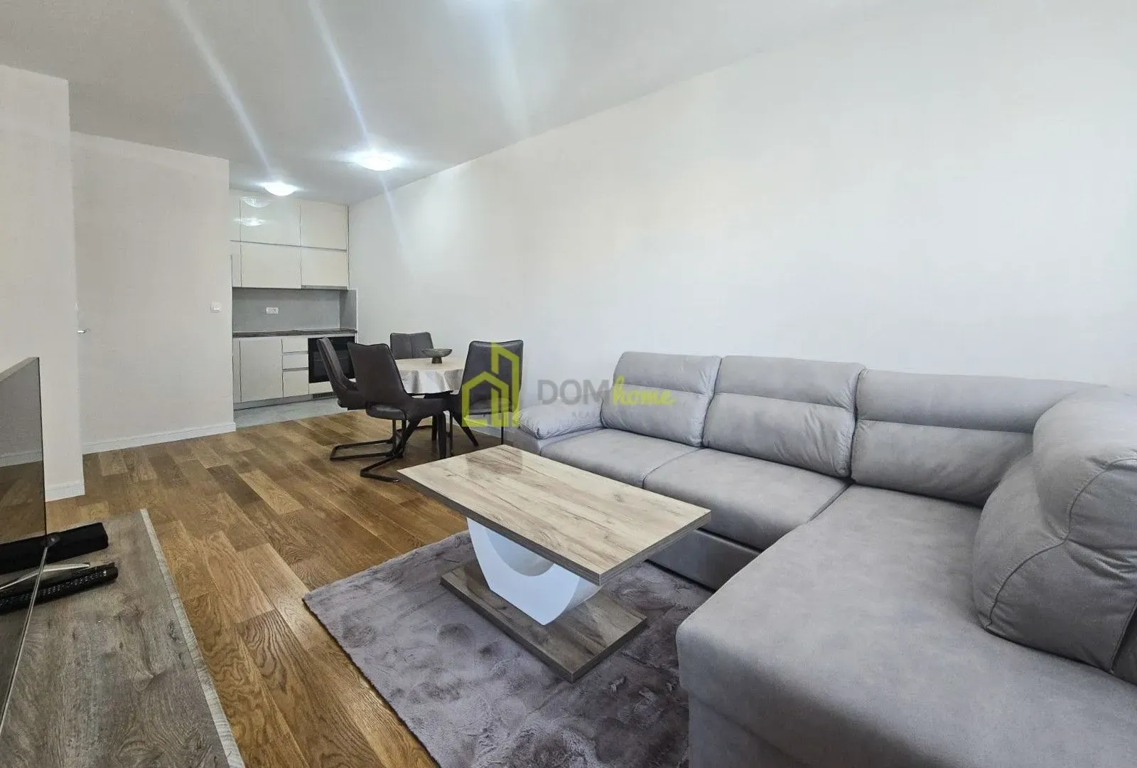 Izdavanje, jednosoban stan, 47m², Central Point, Podgorica