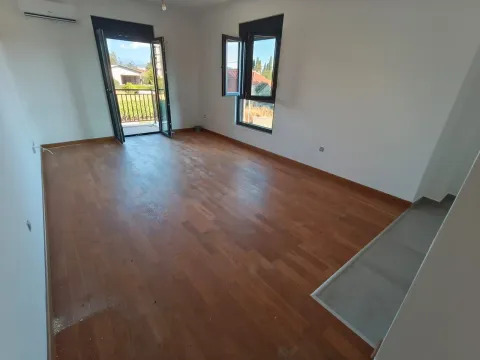 Rent, two bedroom apartment, 67m², Tološi, Podgorica - image 11