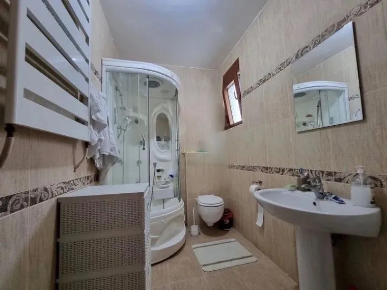 Izdavanje, dvosoban stan, 90m², Gorica C, Podgorica