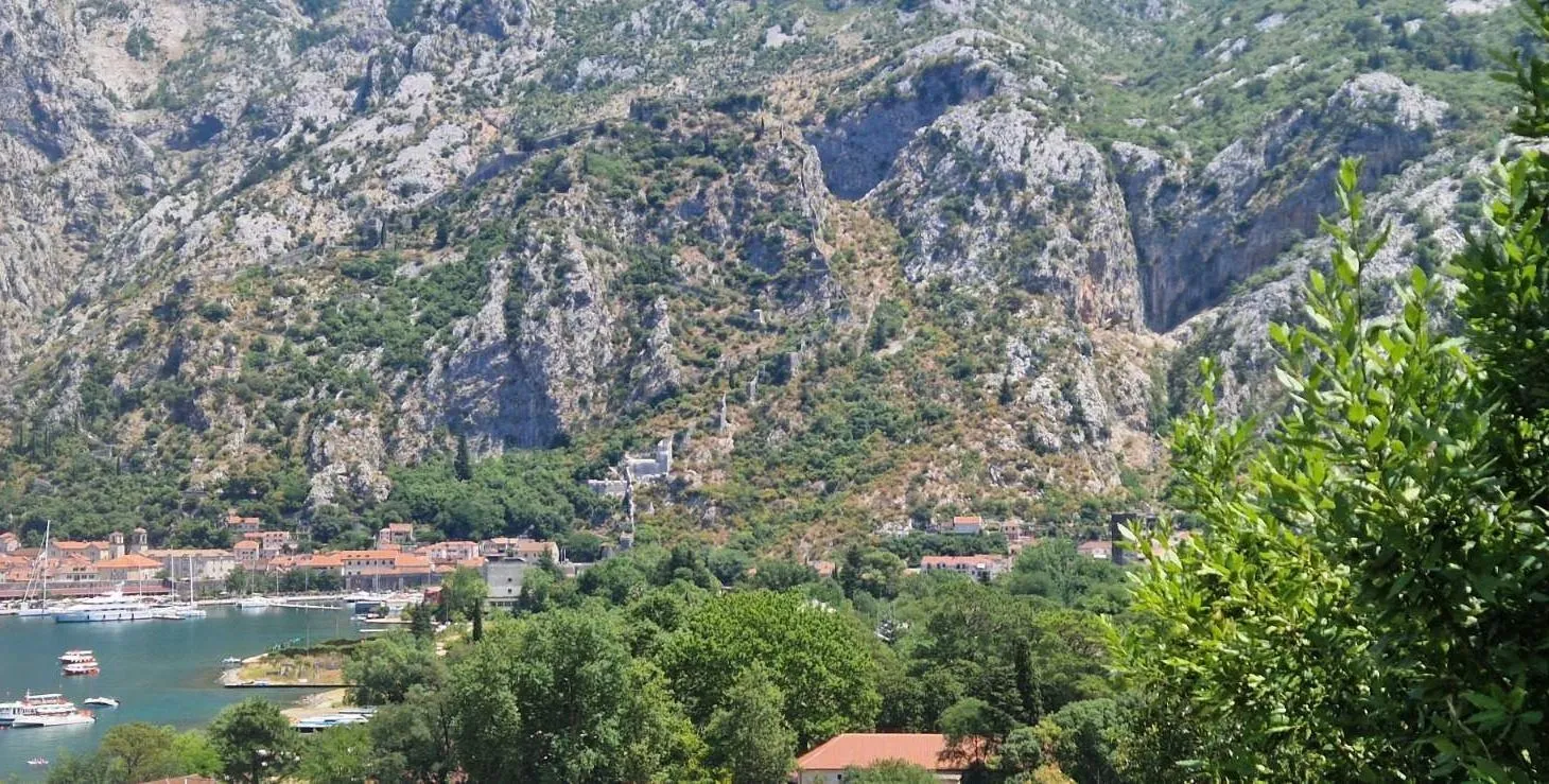 Rent, two bedroom apartment, 115m², Škaljari, Kotor