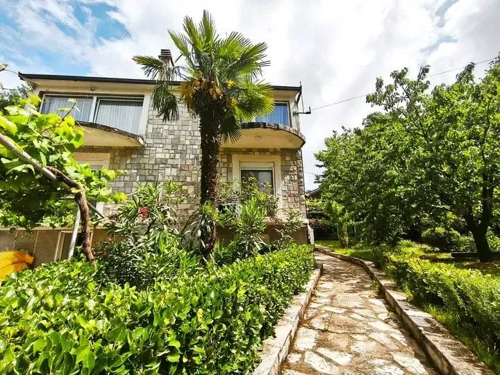 Prodaja, kuća, 349m², Vranići, Podgorica