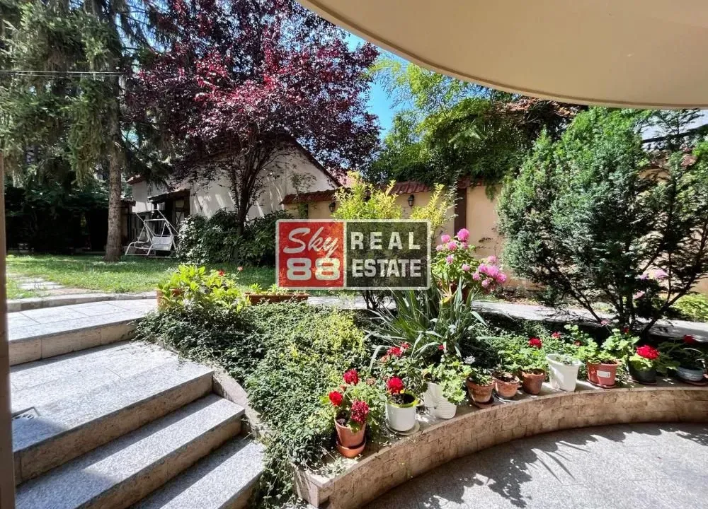 Izdavanje, četvorosoban stan, 130m², Senjak, Beograd