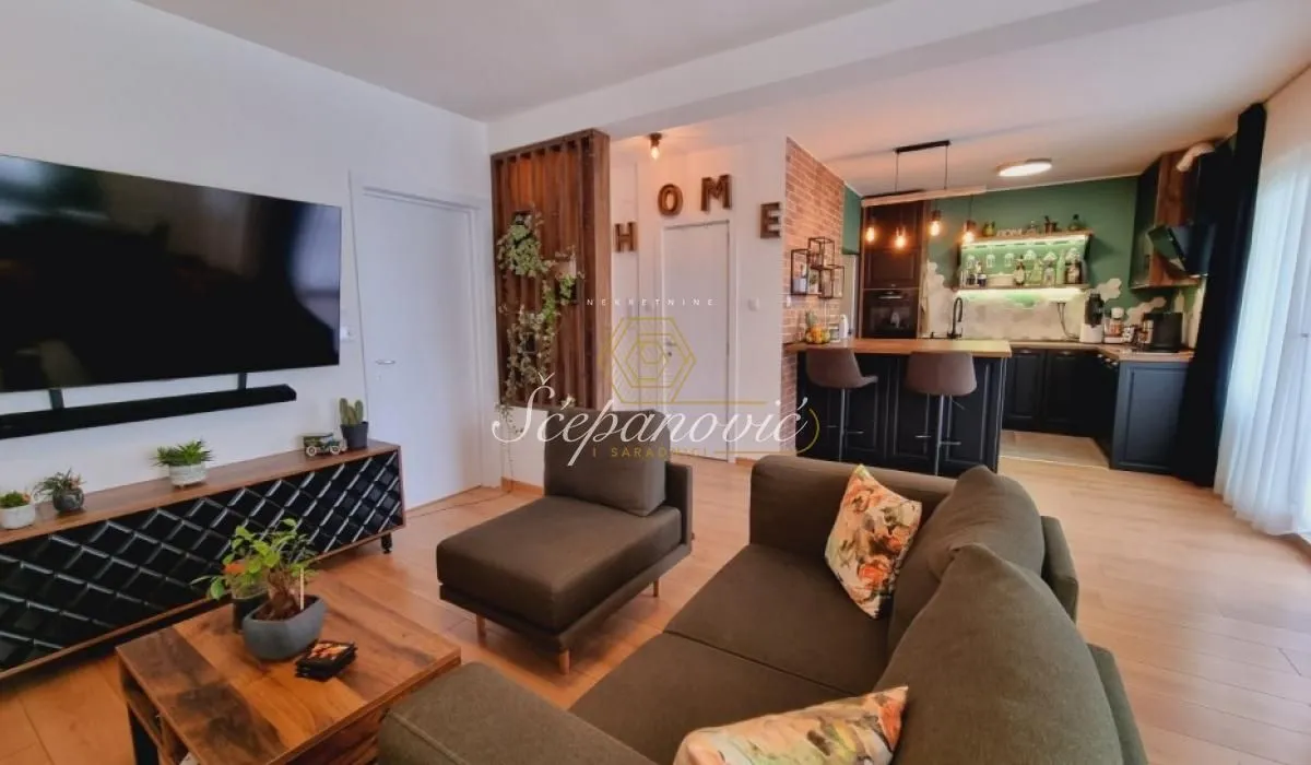 Prodaja, četvorosoban stan, 100m², Adice, Novi Sad Sve Podlokacije