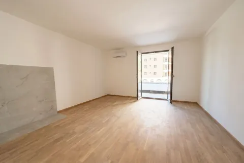 Prodaja, trosoban stan, 50m², Tivat, Crna Gora - image 2